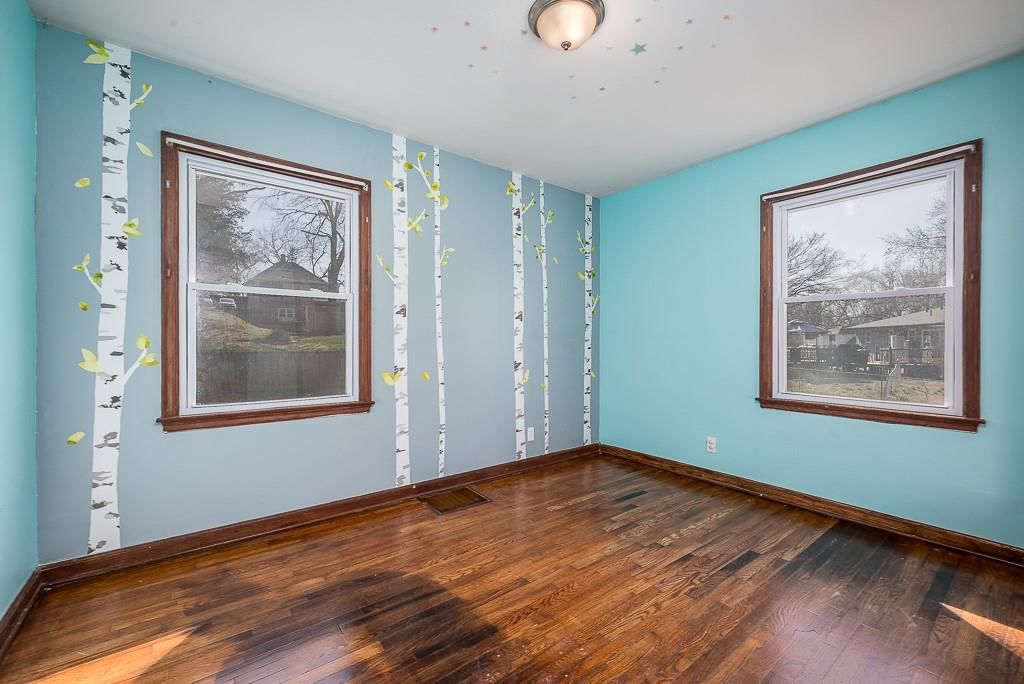 Photo 8 of 11 - 219 Sheidley Avenue