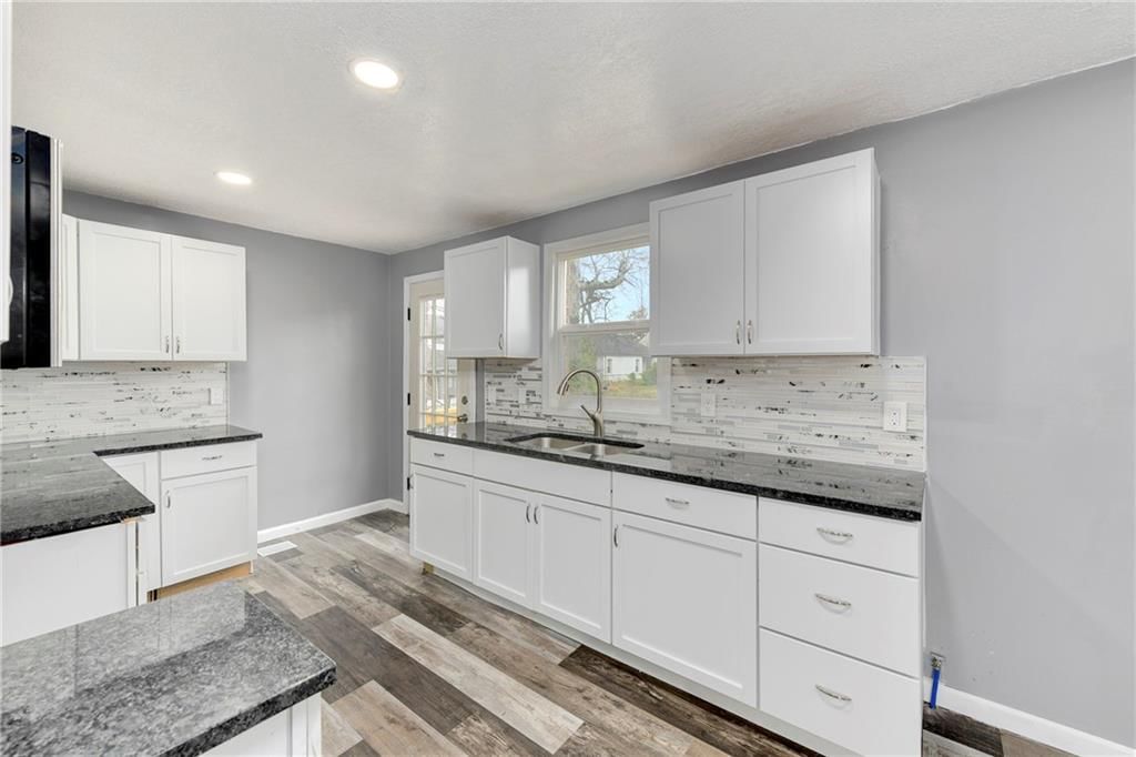 Photo 5 of 19 - 3224 E Barker Circle