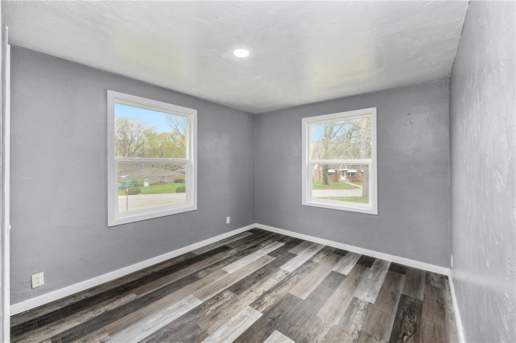 Photo 9 of 19 - 3224 E Barker Circle