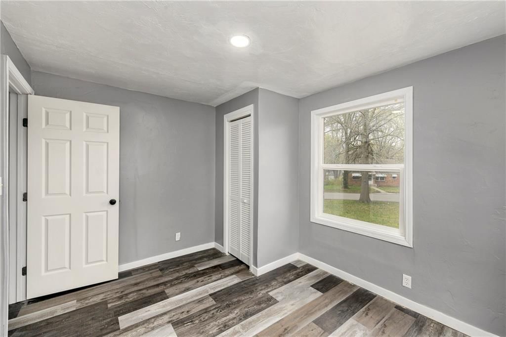 Photo 10 of 19 - 3224 E Barker Circle