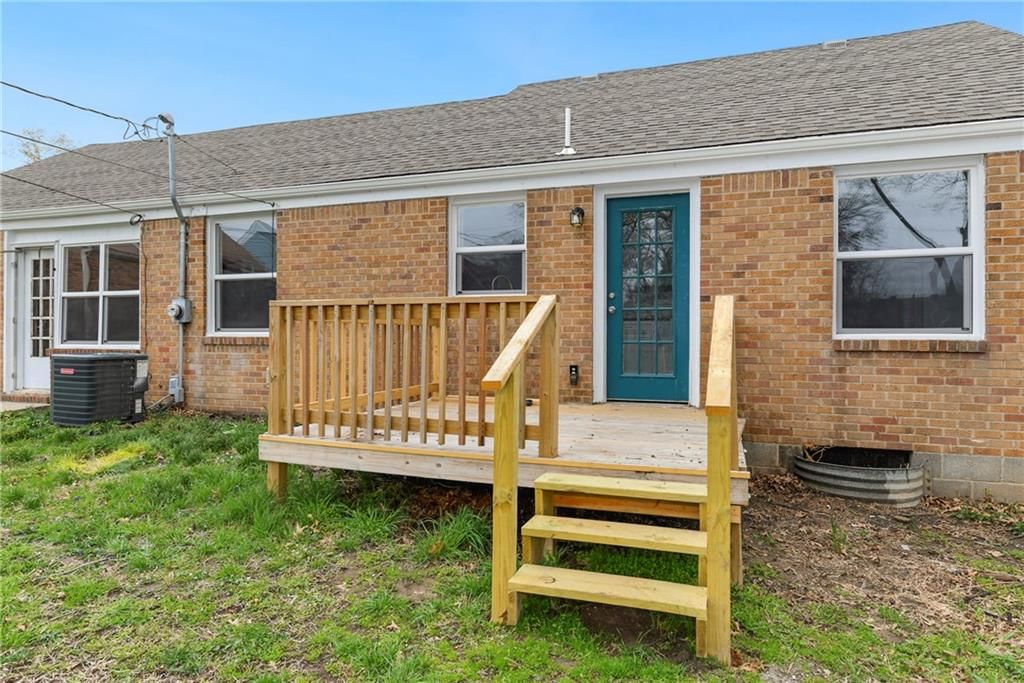 Photo 18 of 19 - 3224 E Barker Circle