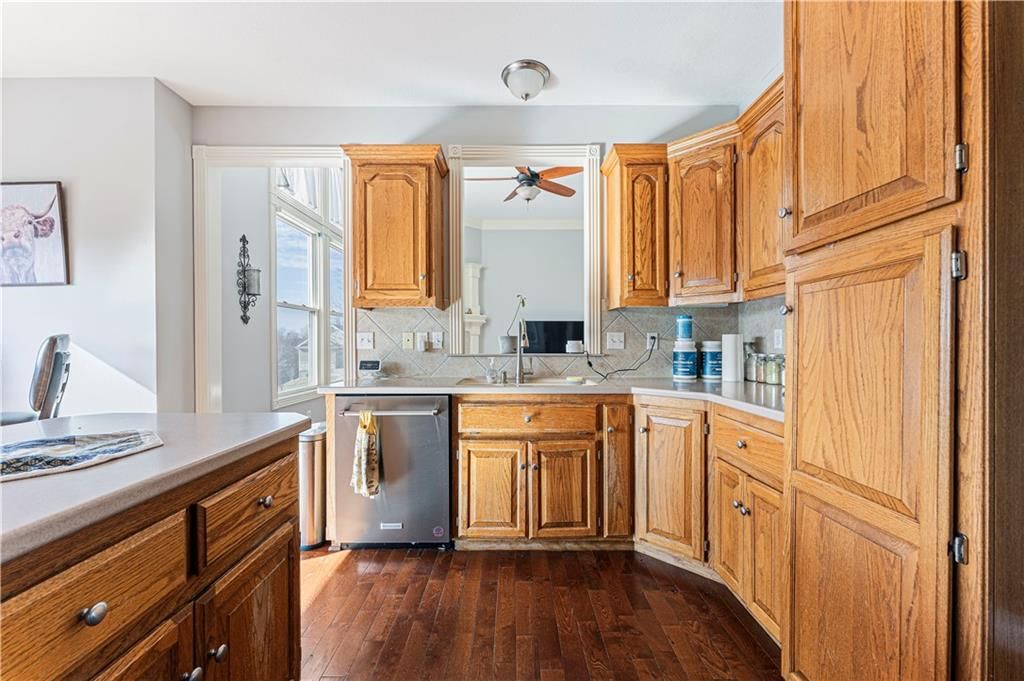 905 Meadowbrook Drive — photo 12