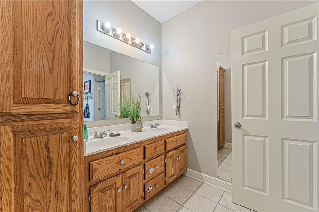905 Meadowbrook Drive — photo 16