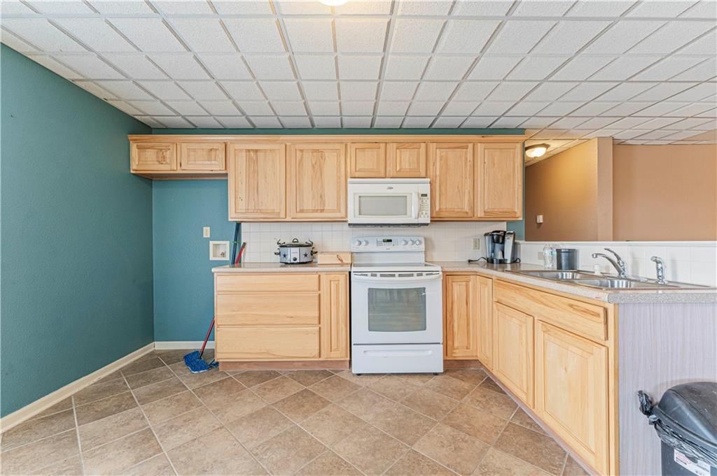 905 Meadowbrook Drive — photo 36
