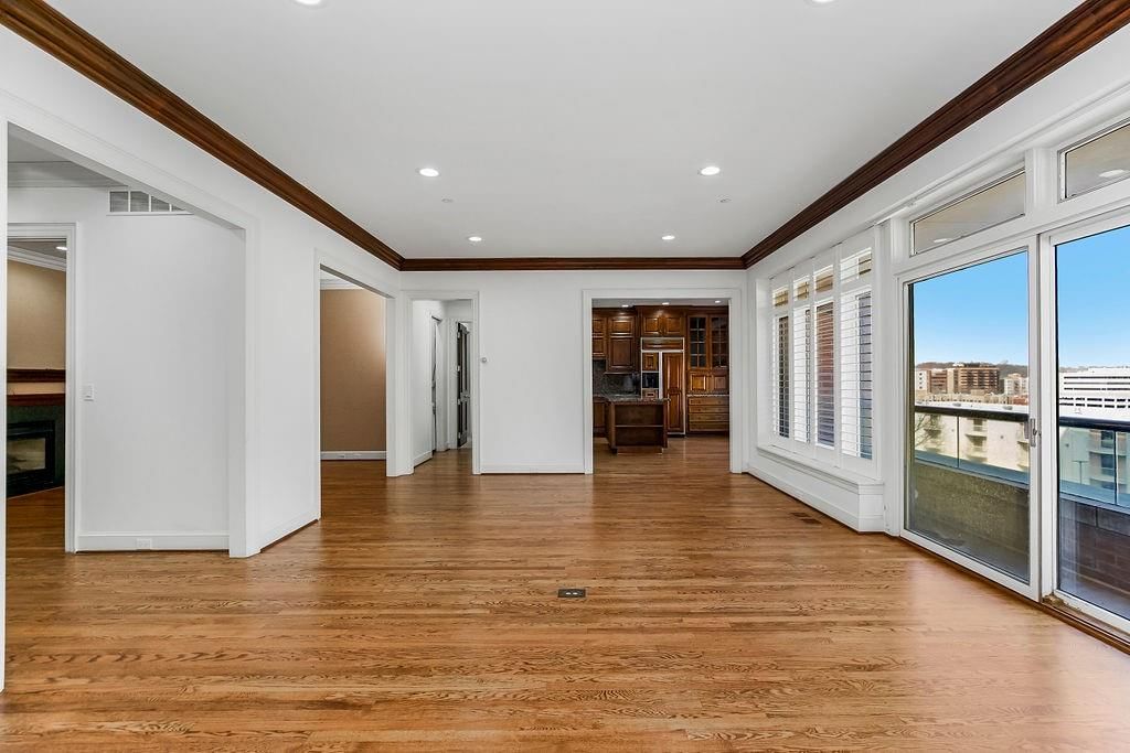 400 W 49th Terrace — photo 10