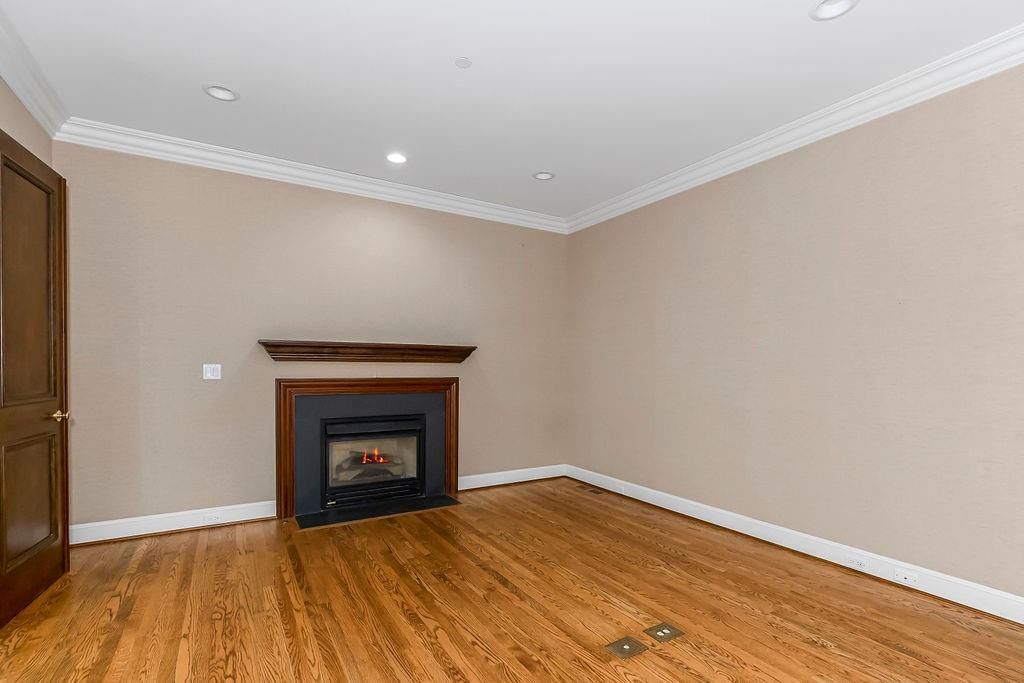 400 W 49th Terrace — photo 11