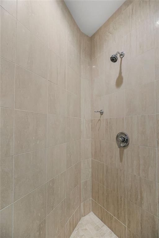 400 W 49th Terrace — photo 25
