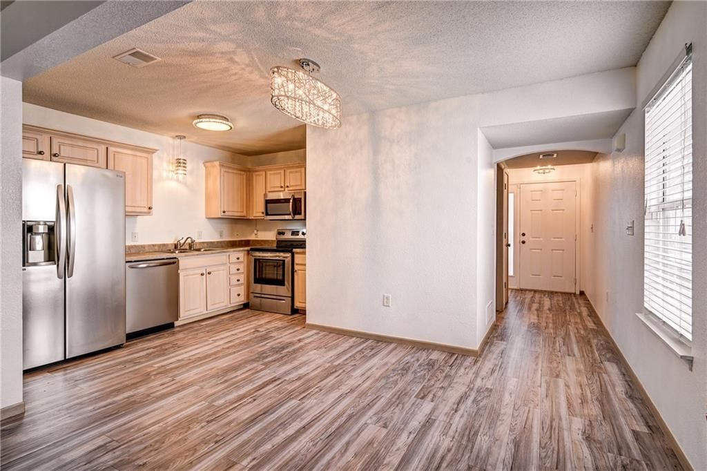 1323 NW Hidden Ridge Circle — photo 8