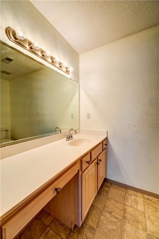 1323 NW Hidden Ridge Circle — photo 16
