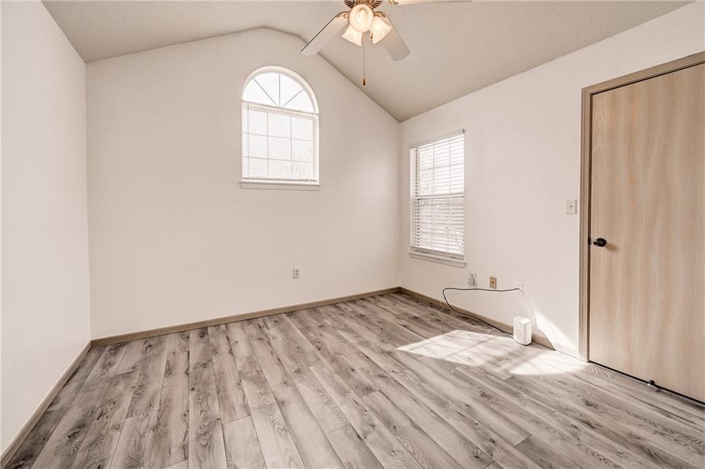 1323 NW Hidden Ridge Circle — photo 18