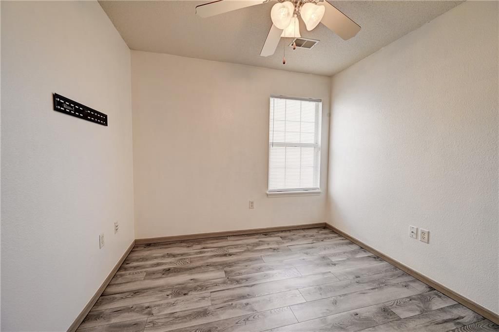 1323 NW Hidden Ridge Circle — photo 21