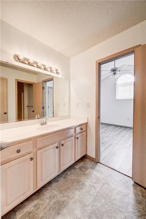1323 NW Hidden Ridge Circle — photo 23