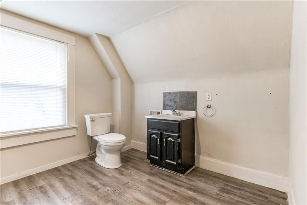1709 Lake Avenue — photo 17