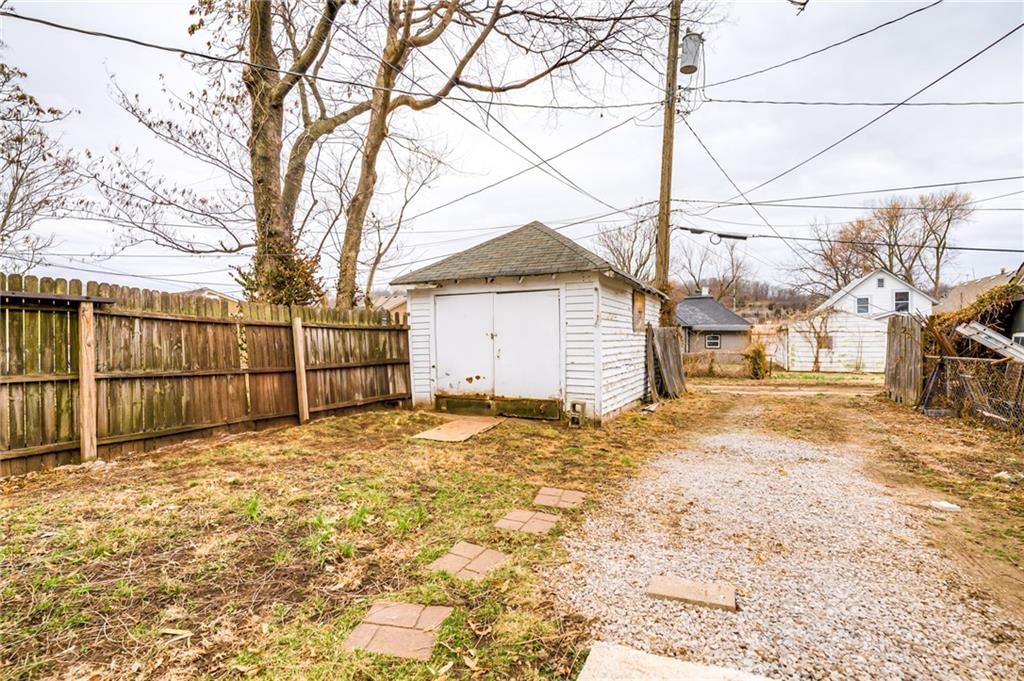 1709 Lake Avenue — photo 20