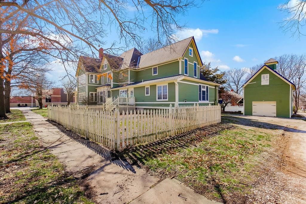 510 E Chippewa Street — photo 6