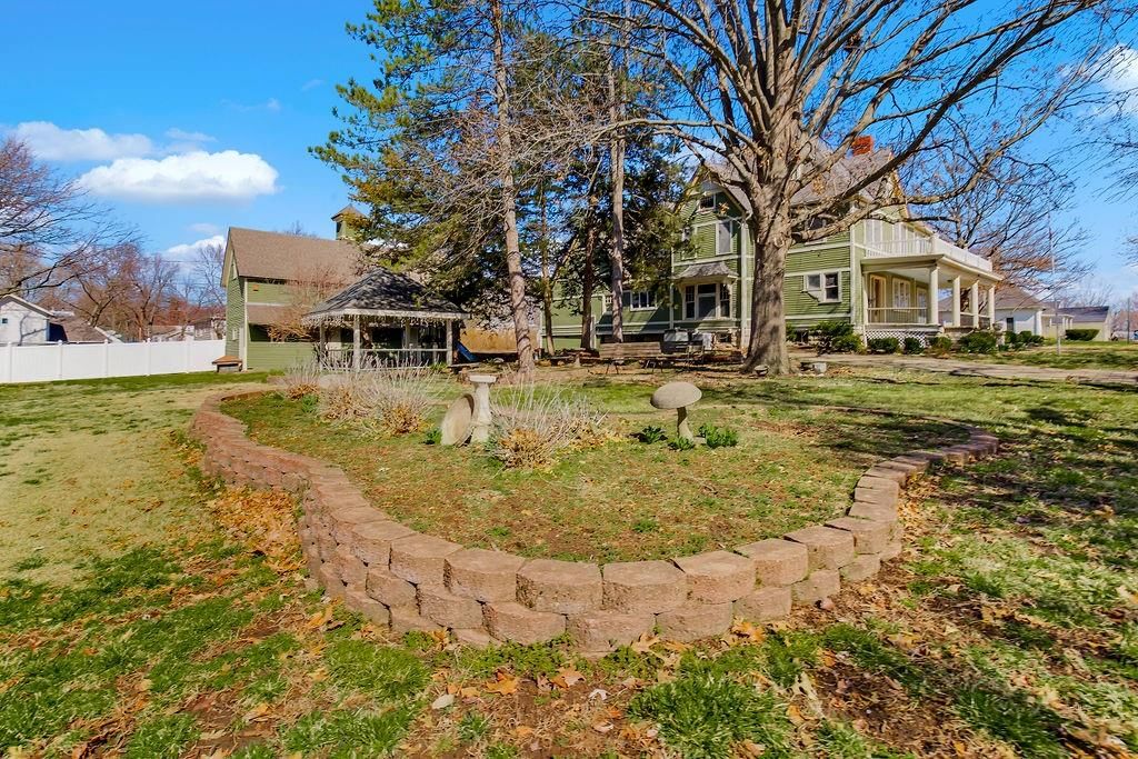 510 E Chippewa Street — photo 8