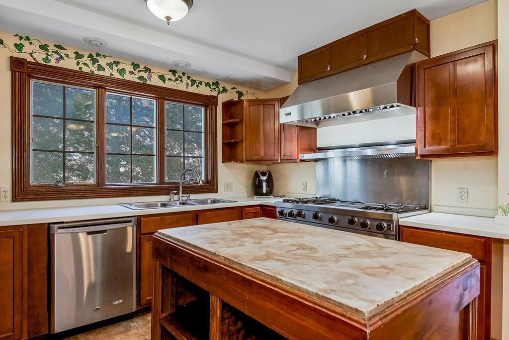510 E Chippewa Street — photo 25