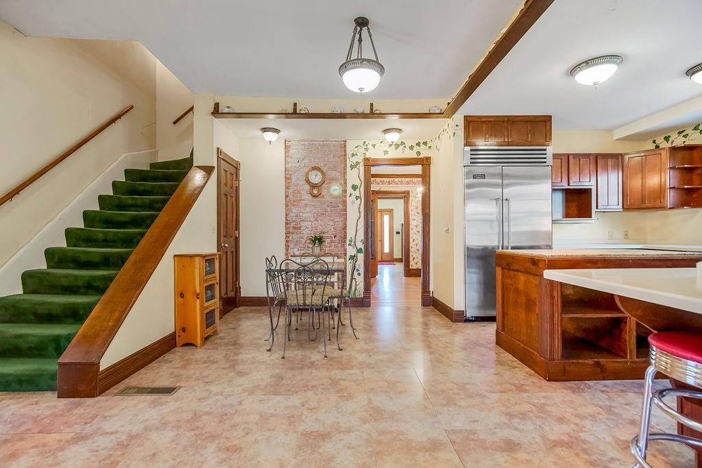 510 E Chippewa Street — photo 27