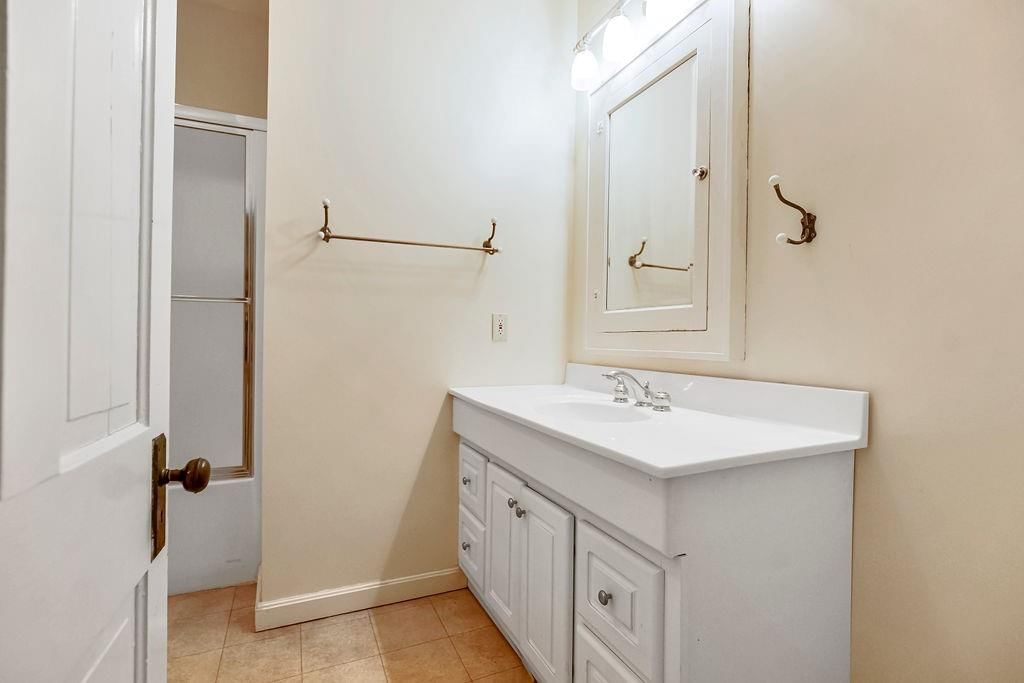 510 E Chippewa Street — photo 43