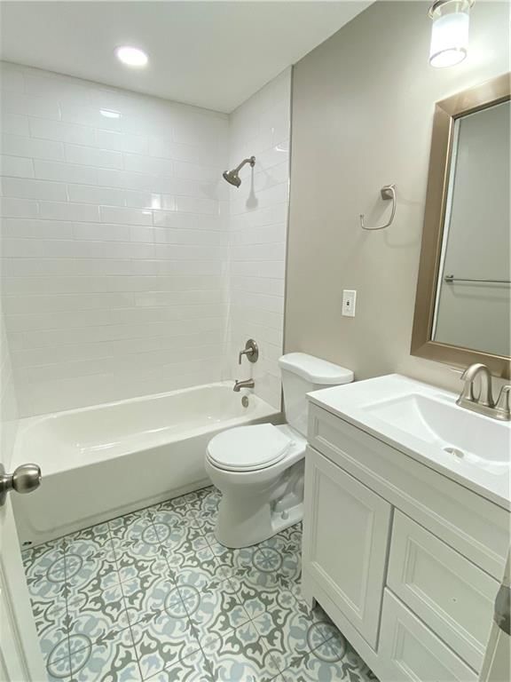 6100 N Charlotte Street — photo 7