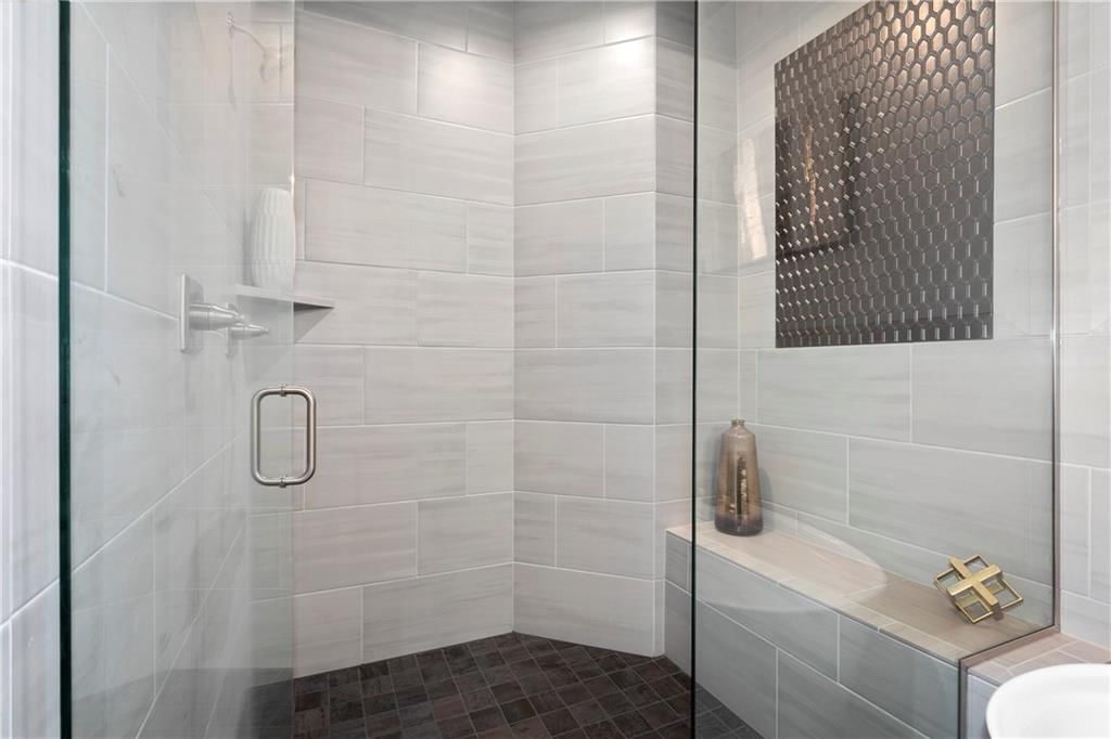 Photo 19 of 31 - 14938 W 130th Street