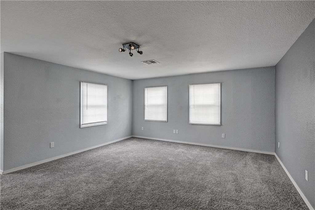 511 N East Avenue — photo 16