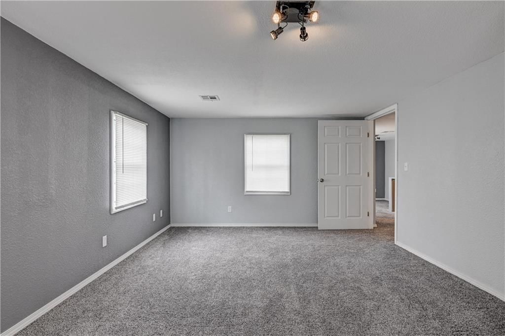 511 N East Avenue — photo 23