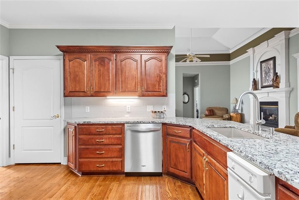 614 Poplar Street — photo 14