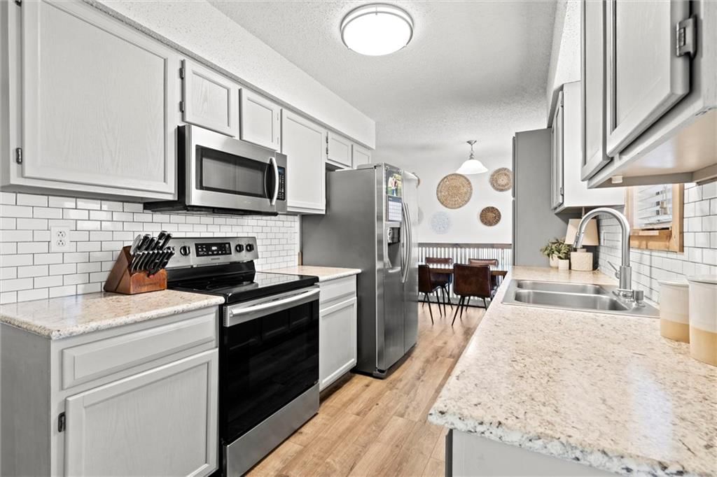 Photo 10 of 29 - 1415 Andrew Street