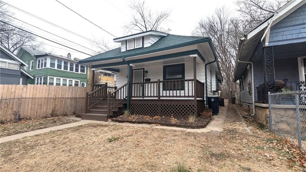 3208 E 30TH Terrace — photo 2