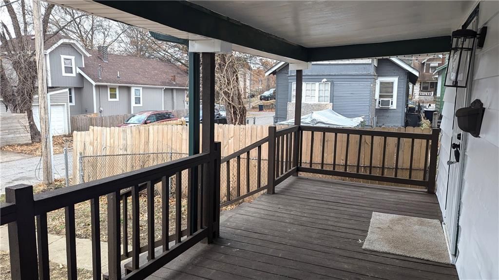 3208 E 30TH Terrace — photo 4