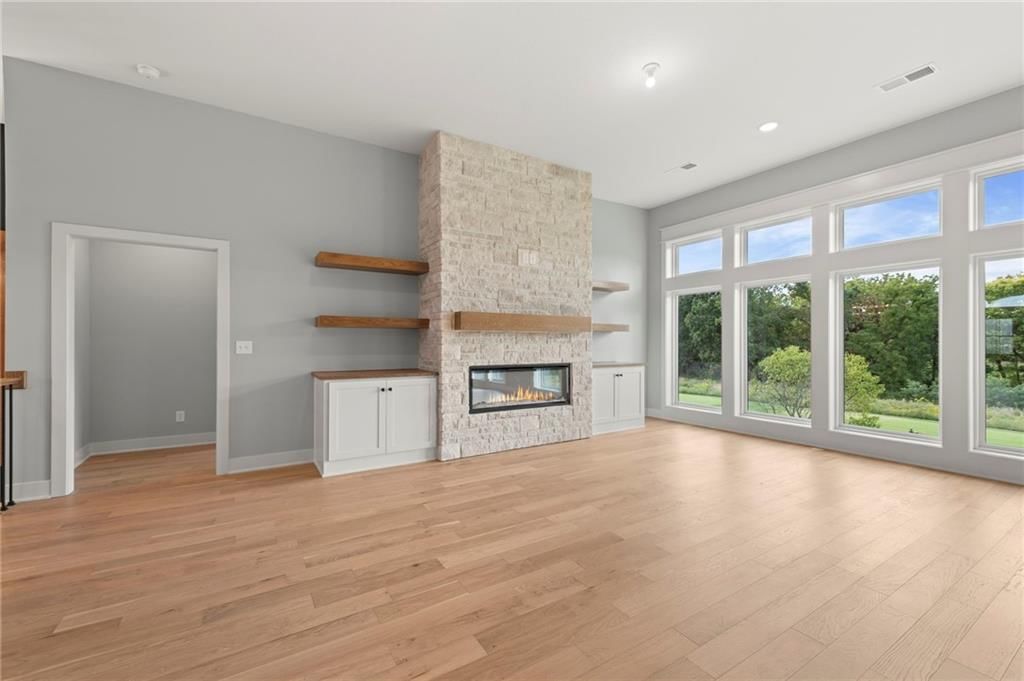 8716 N Lewis Avenue — photo 6