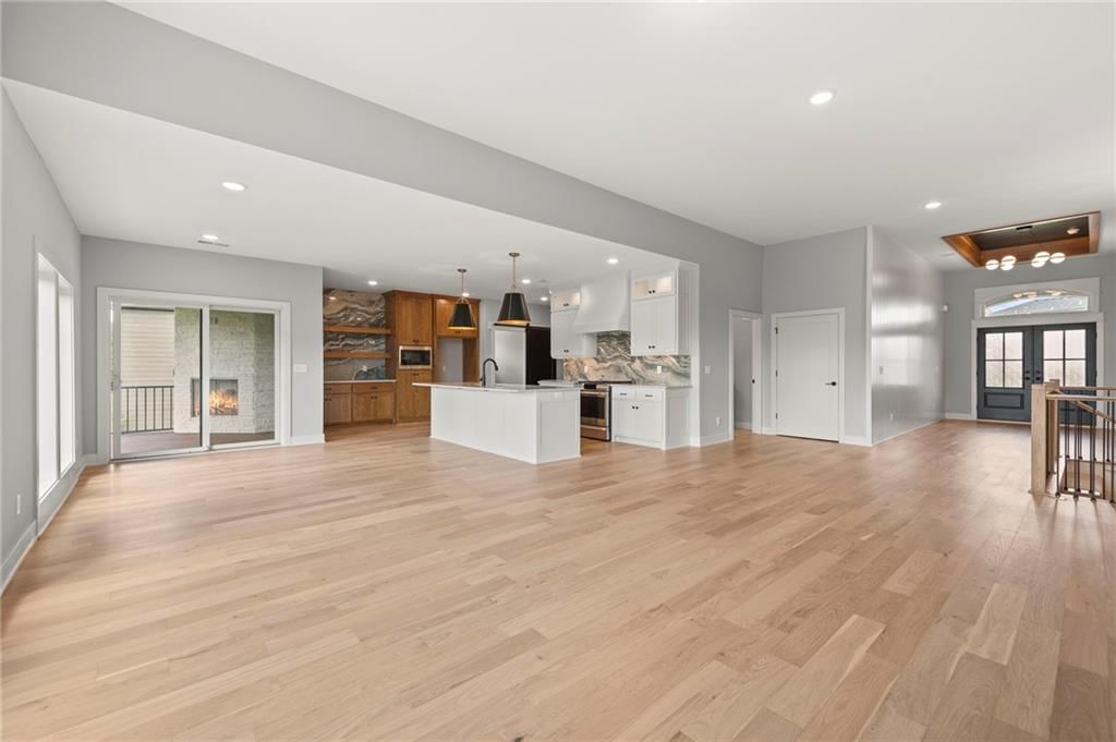 8716 N Lewis Avenue — photo 7