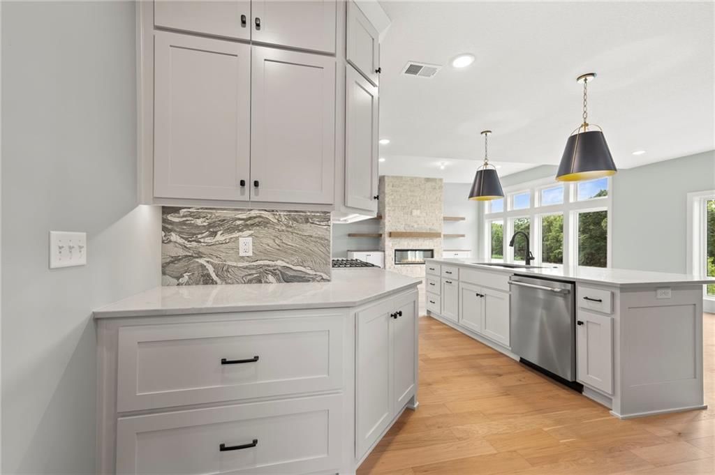 8716 N Lewis Avenue — photo 12