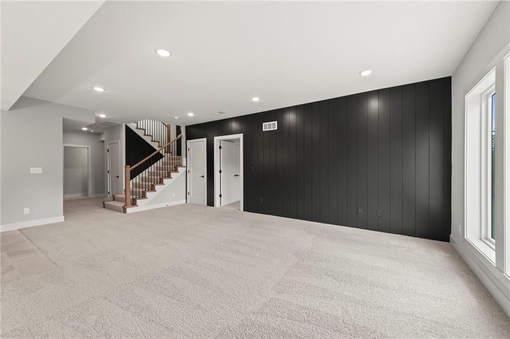 8716 N Lewis Avenue — photo 32