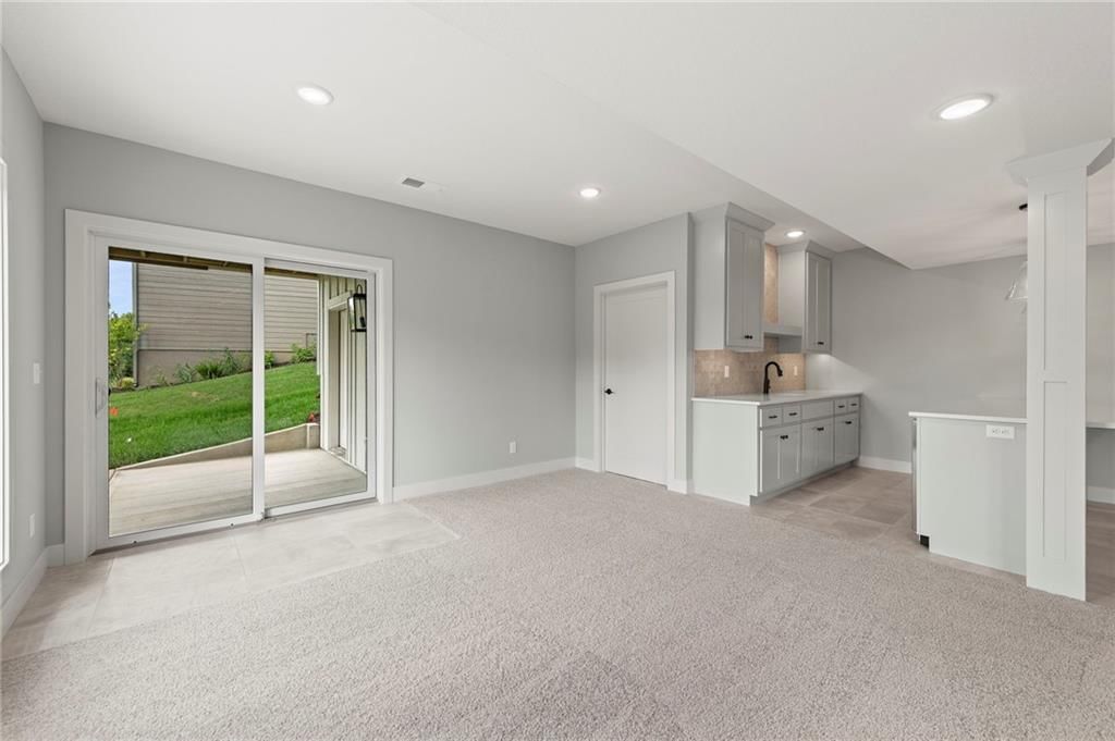 8716 N Lewis Avenue — photo 33