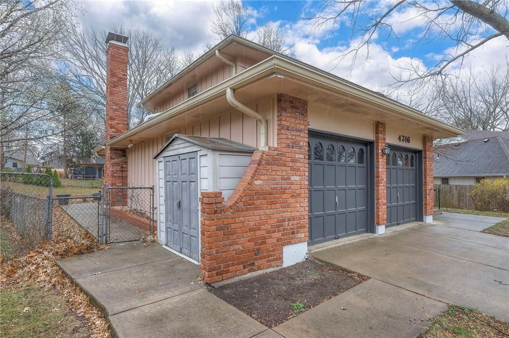 4316 E 110 Street — photo 40