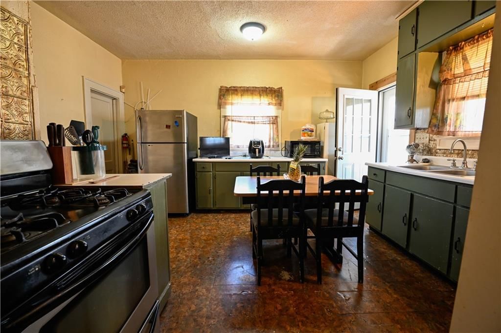 3210 Farrow Avenue — photo 9