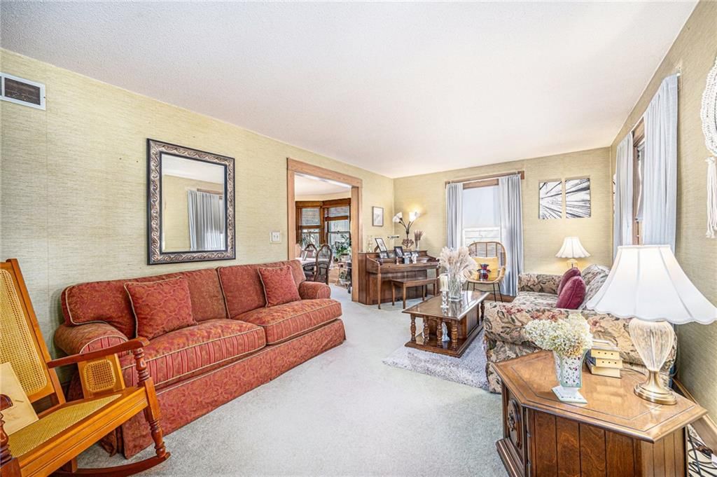 Photo 5 of 23 - 1818 Grandview Boulevard
