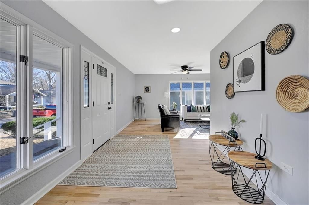 713 W 75th Terrace — photo 6
