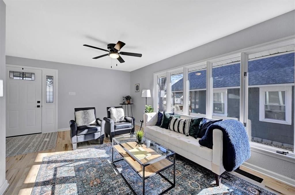713 W 75th Terrace — photo 8