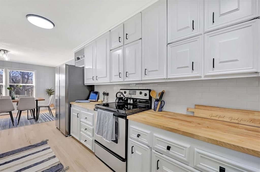 713 W 75th Terrace — photo 9