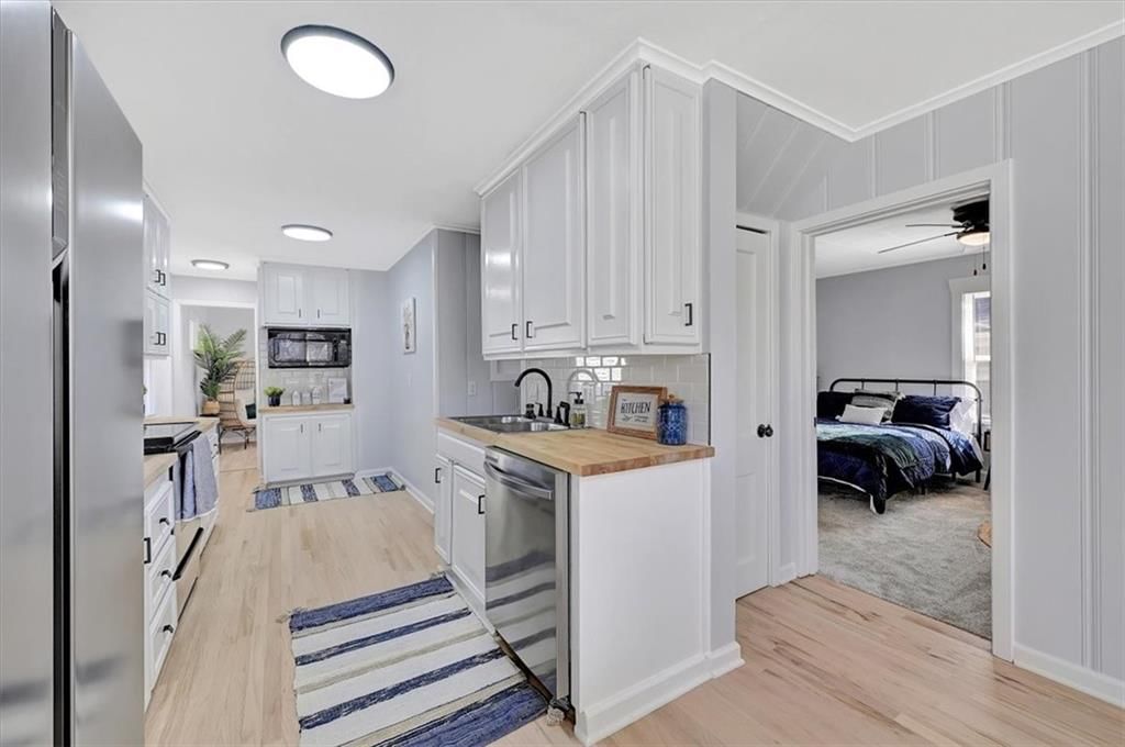 713 W 75th Terrace — photo 11