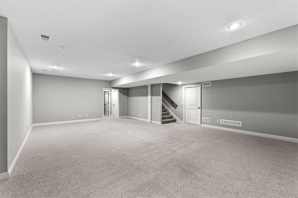 16124 Oakmont Street — photo 33