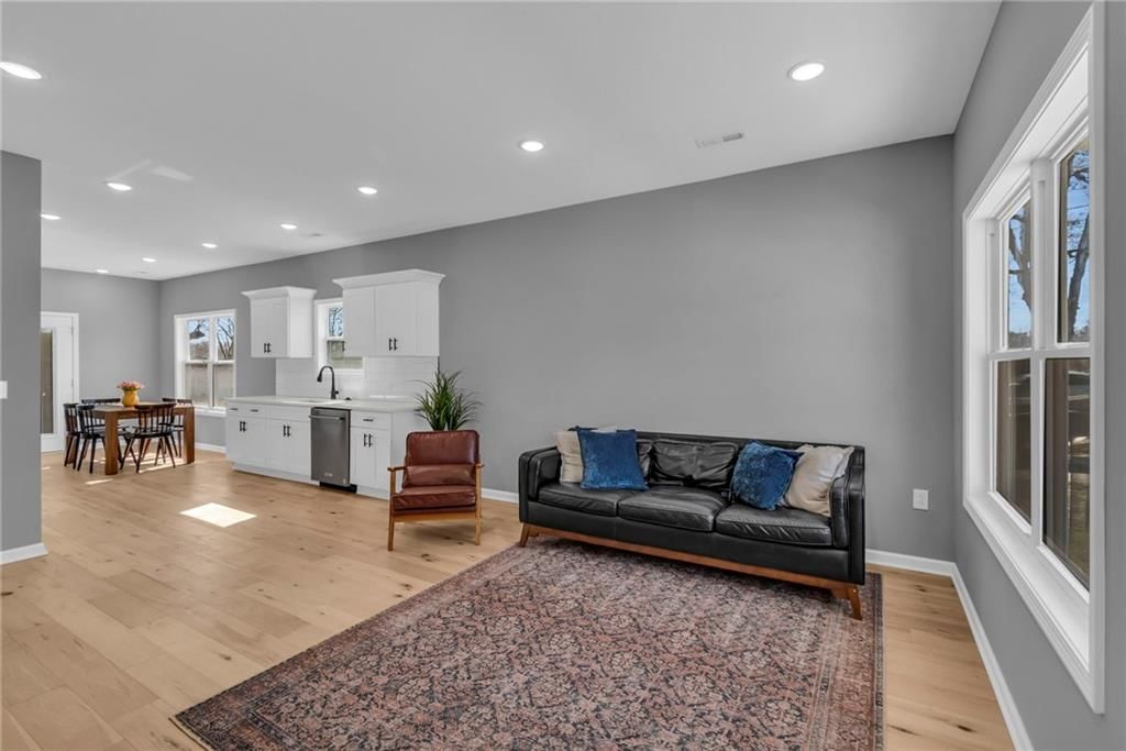 303 N Prairie Street — photo 5