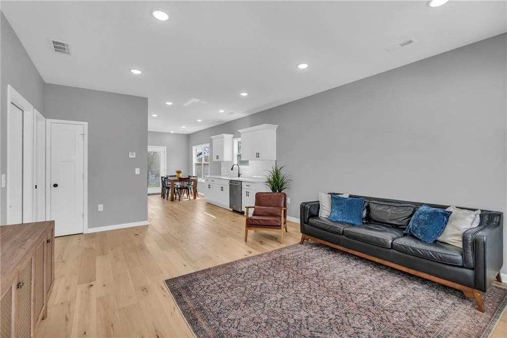 303 N Prairie Street — photo 6