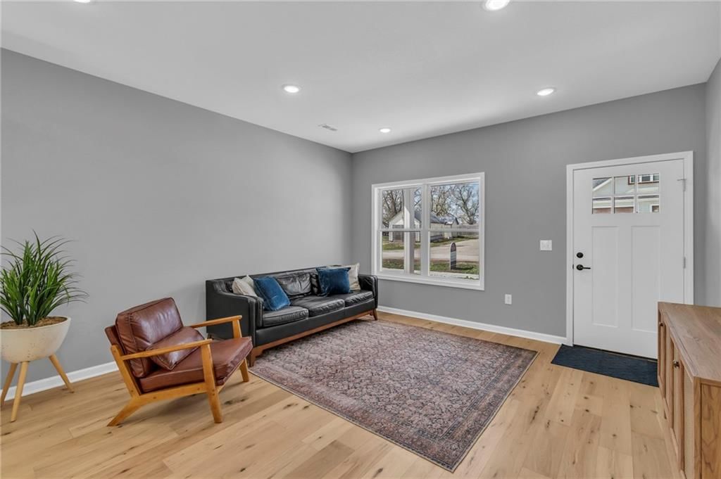 303 N Prairie Street — photo 7
