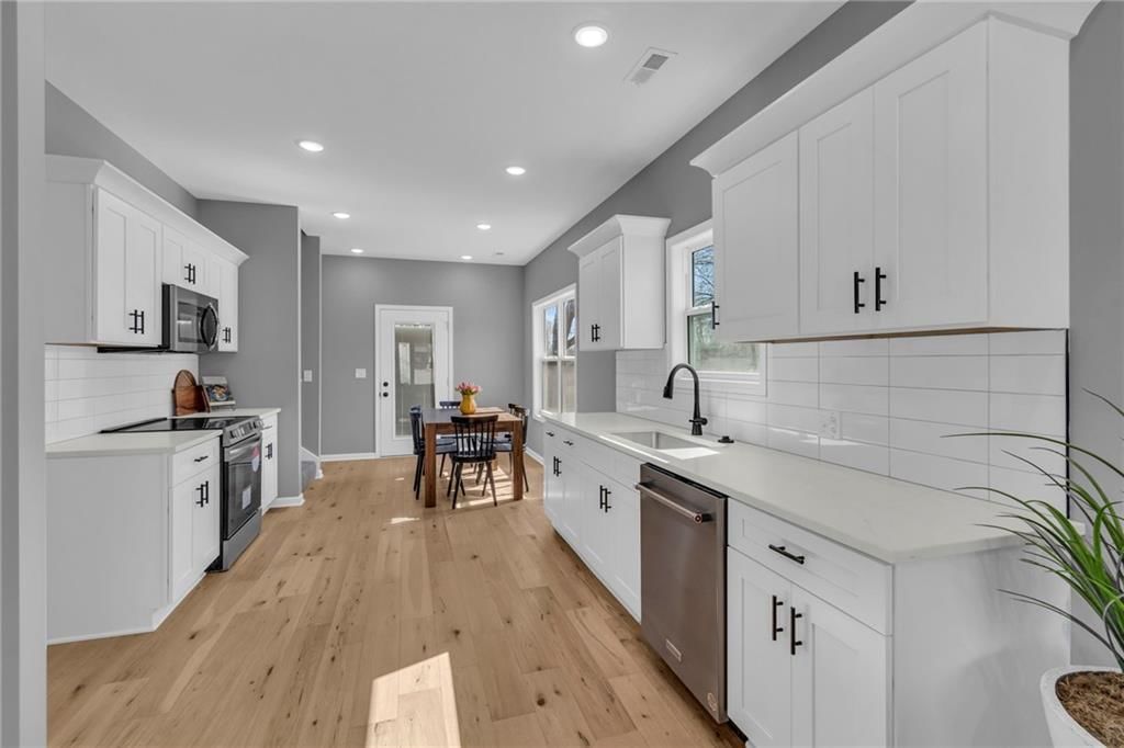 303 N Prairie Street — photo 8