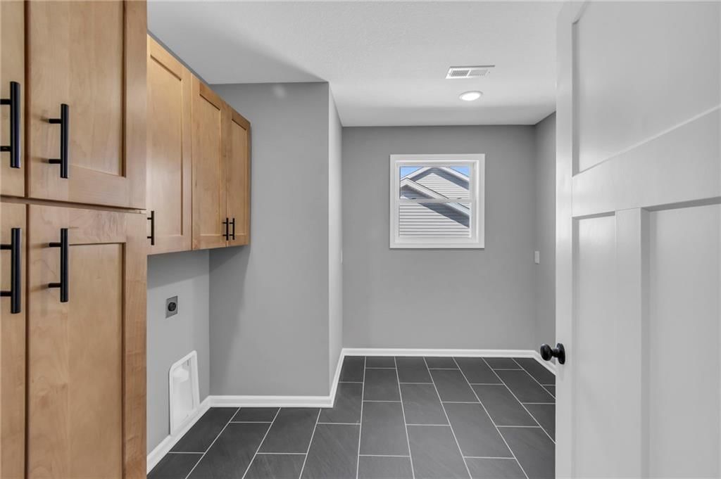 303 N Prairie Street — photo 17