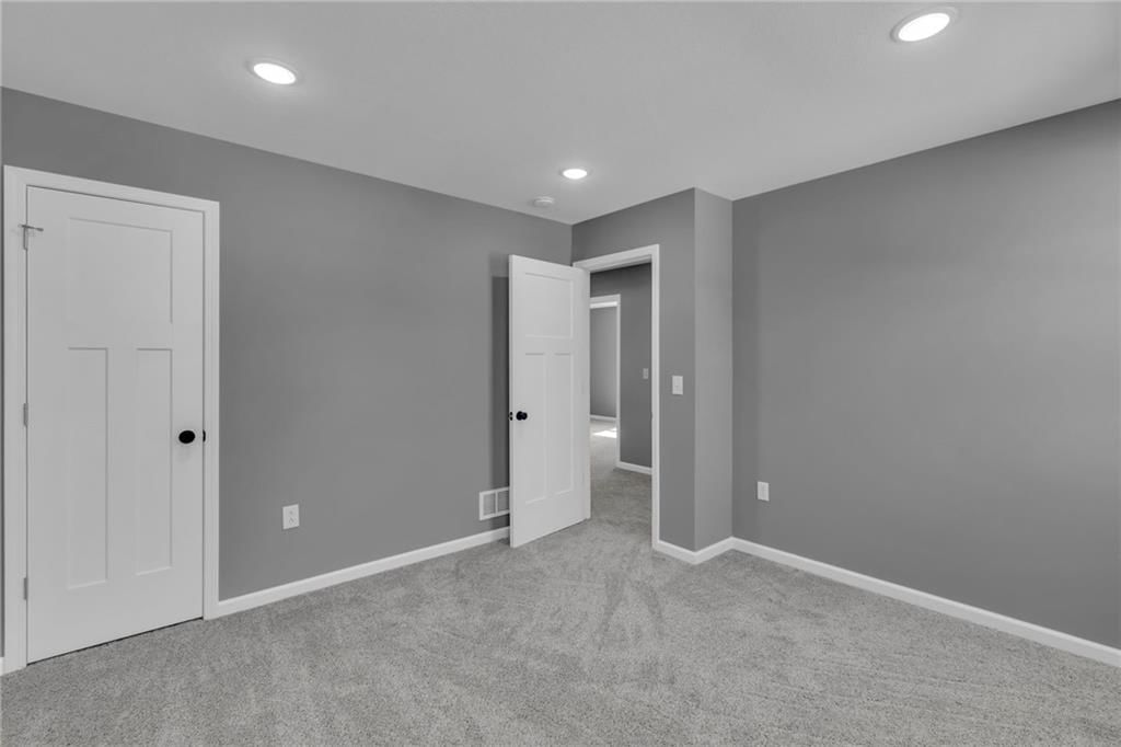 303 N Prairie Street — photo 21